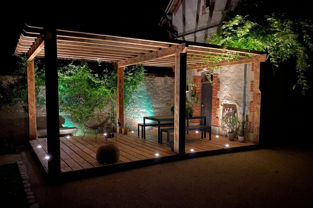 Pool House-L'Hirondelle De Sermizelles- Grand Jardin, Calme Et Nature Aux Portes Du Morvan Villa Esterno foto