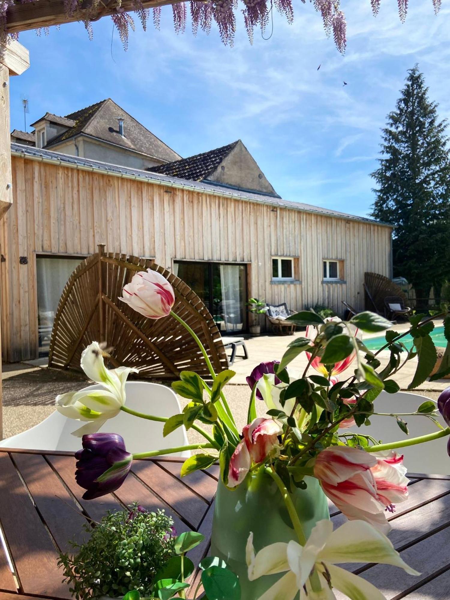 Pool House-L'Hirondelle De Sermizelles- Grand Jardin, Calme Et Nature Aux Portes Du Morvan Esterno foto