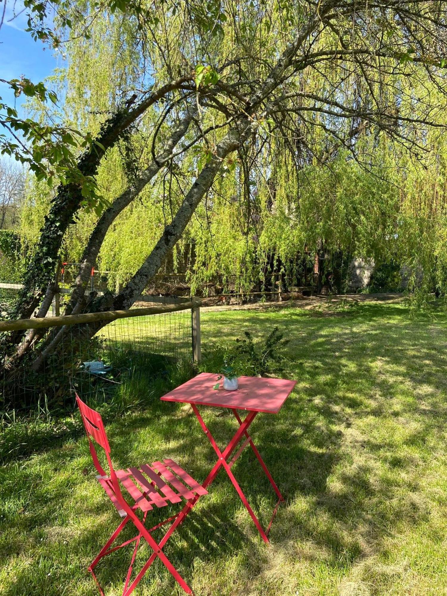 Pool House-L'Hirondelle De Sermizelles- Grand Jardin, Calme Et Nature Aux Portes Du Morvan Esterno foto