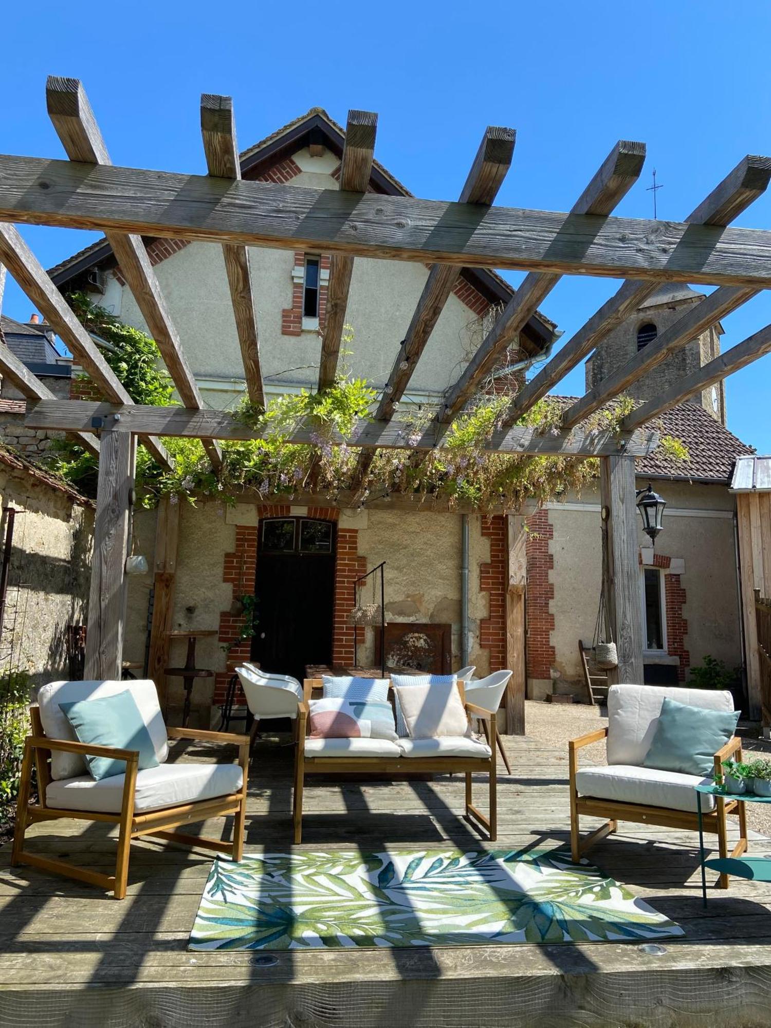 Pool House-L'Hirondelle De Sermizelles- Grand Jardin, Calme Et Nature Aux Portes Du Morvan Esterno foto